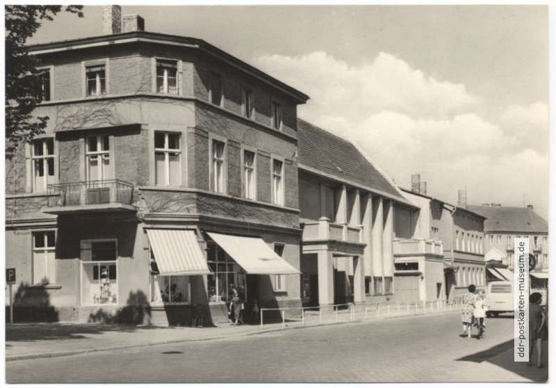Pasewalker Straße mit Filmbühne - 1965