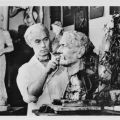 Bildhauerin in Stolberg (Harz) beim Modellieren einer Büste - 1955