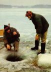 Stellnetzfischerei unter dem Eis - 1983