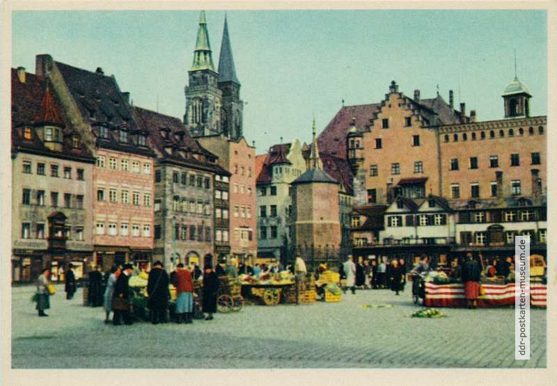 Marktplatz mit Kirche in Nürnberg - 1954