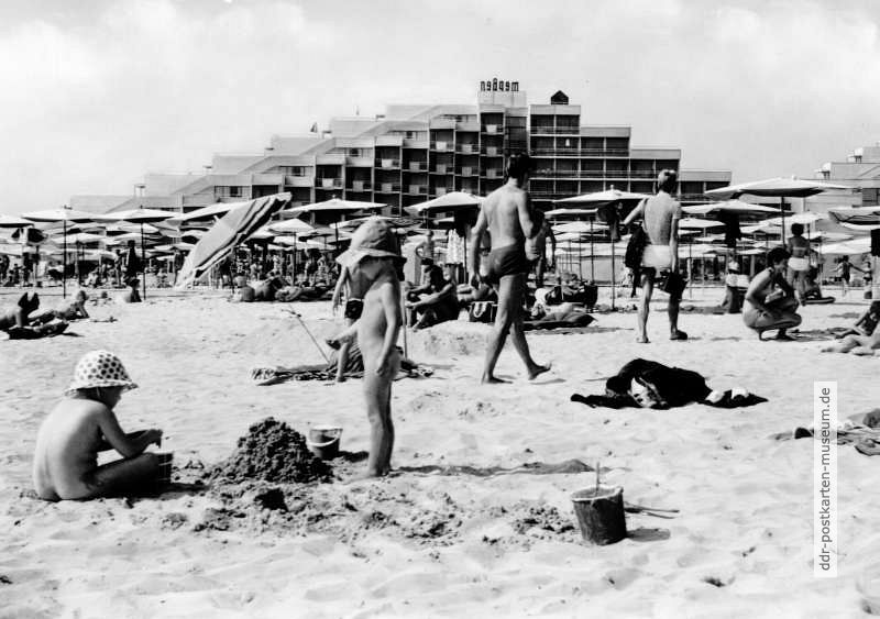 Am Strand von Albena am Schwarzen Meer - 1979