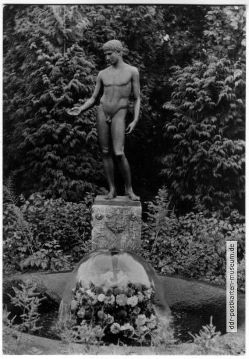 Partie im Park von Schloß Altenstein, Adonis-Statue - 1966