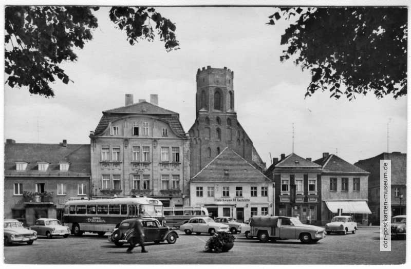 Markt mit Kirche - 1965
