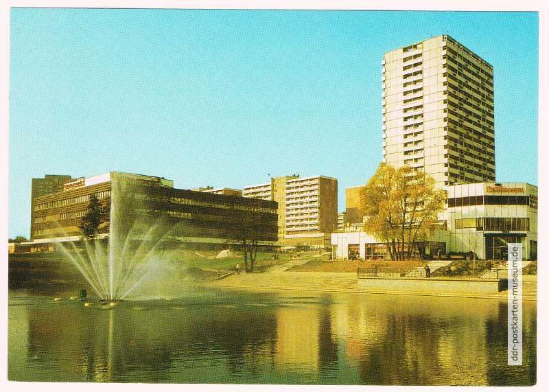 Blick über den Fennpfuhl, Wohngebiet am Anton-Saefkow-Platz - 1988