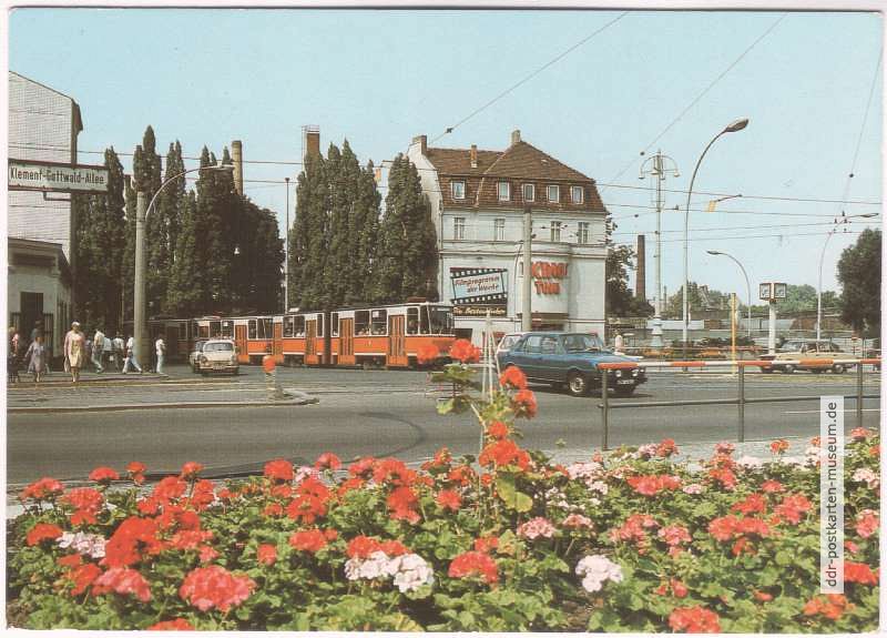 Antonplatz mit Kino "Toni", Straßenbahn Linie 47 - 1989