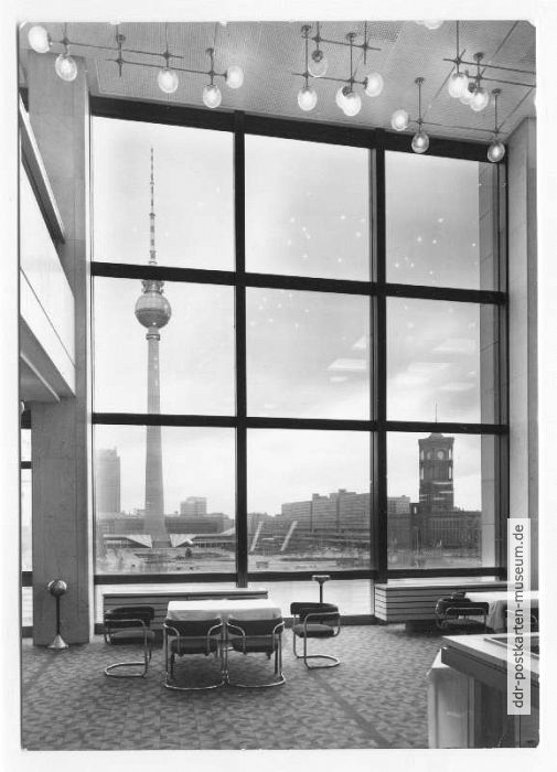 Blick aus dem 4. Geschoß auf den Fernsehturm und Rotes Rathaus - 1977
