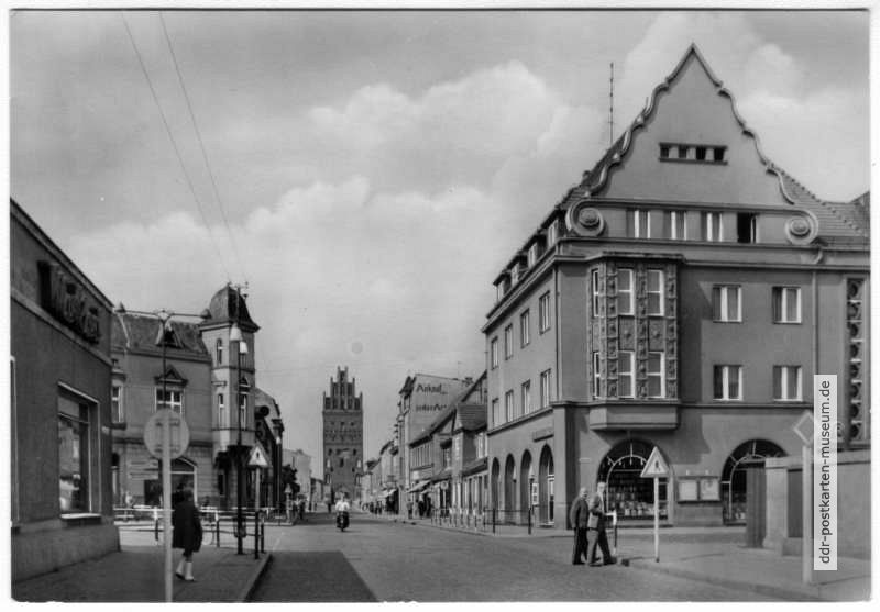 Clara-Zetkin-Straße mit Luisentor - 1971