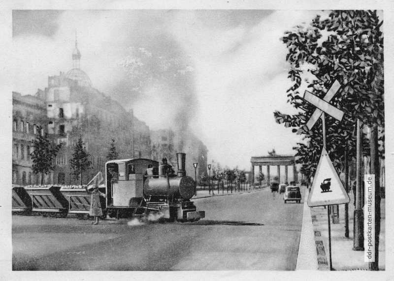 Trümmerbahn mit Dampflok in Berlin Unter den Linden 1946