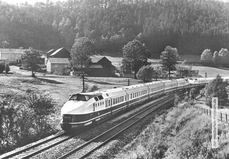 "Karola" und "Karlex" bei der Durchfahrt am Haltepunkt Rebersreuth - 1982