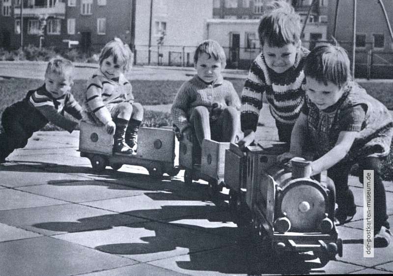 Miniatureisenbahn in Berliner Kindergarten - 1970