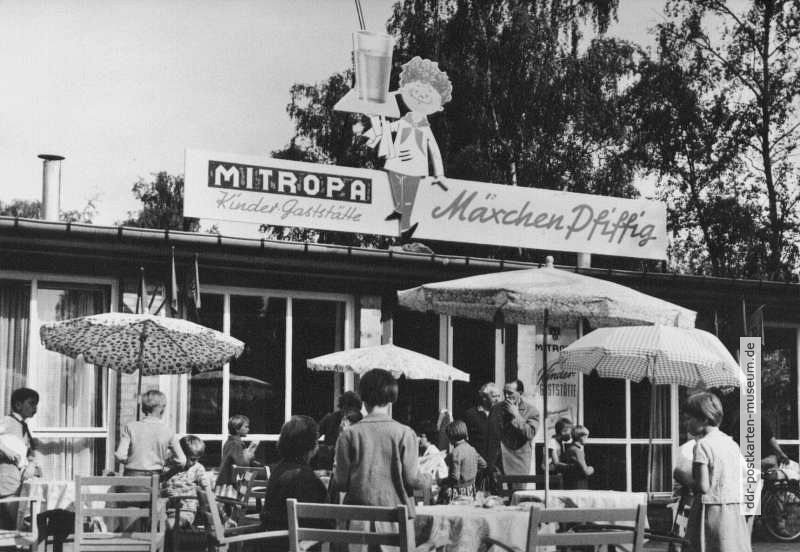 Mitropa-Gaststätte der Pioniereisenbahn in der Berliner Wuhlheide - 1964