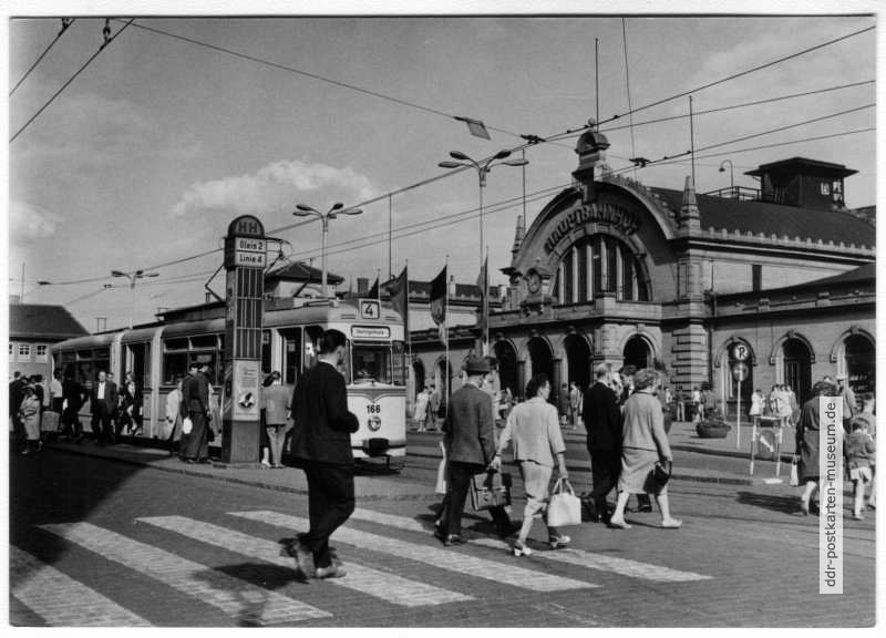 Am Hauptbahnhof Erfurt, Straßenbahn Linie 4 - 1966