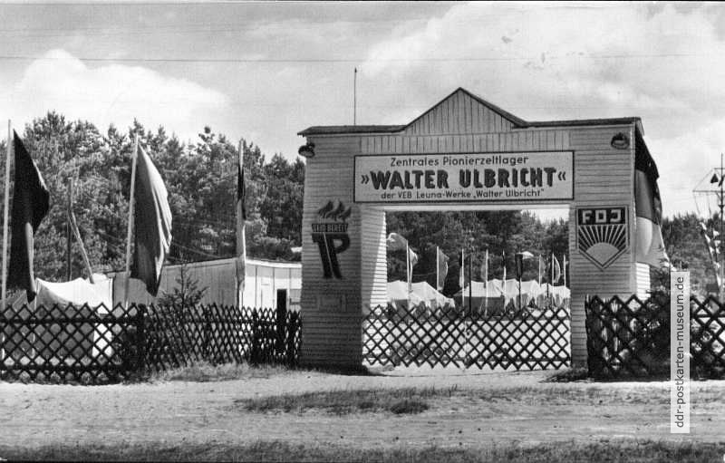 Eingang zum Pionierzeltlager "Walter Ulbricht" in Lubmin - 1961