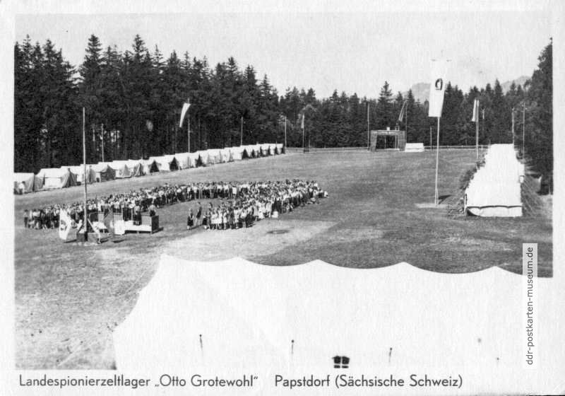 Appellplatz im Landespionierzeltlager "Otto Grotewohl" in Papsdorf - 1950