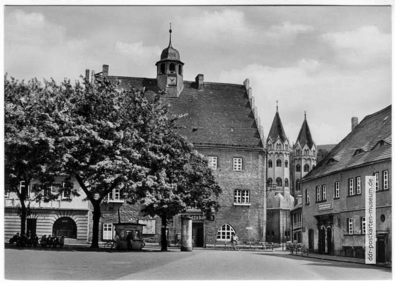 Marktplatz mit Rathaus - 1961 / 1976