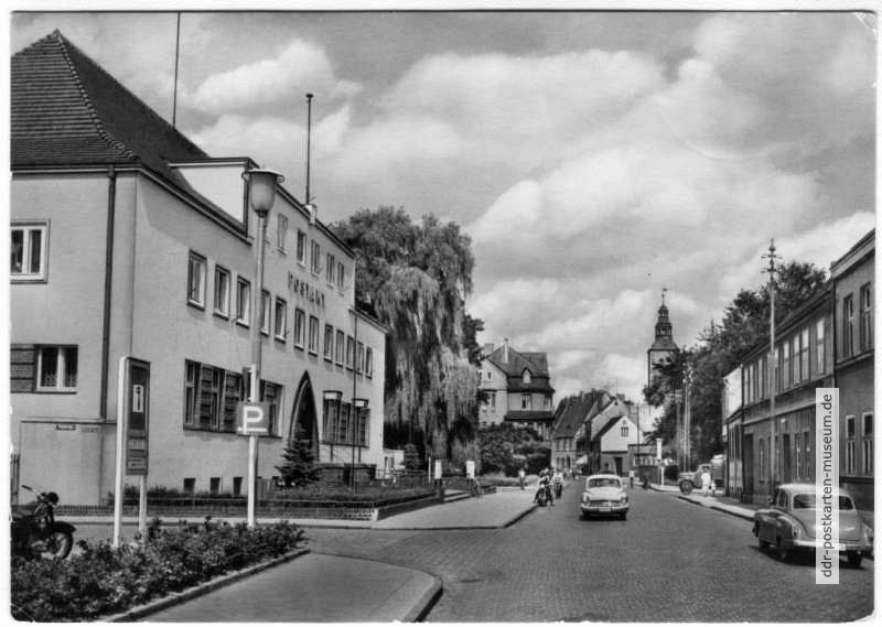 Bahnhofstraße, Postamt und Blick zur Marienkirche - 1965