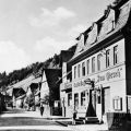 Unterweißbach im Thüringer Wald, Lichtetalstraße mit Gast- und Logierhaus zum Hirsch" - 1958
