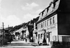 Unterweißbach im Thüringer Wald, Lichtetalstraße mit Gast- und Logierhaus zum Hirsch" - 1958