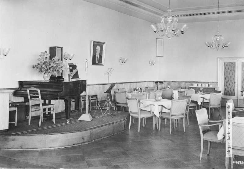 Weißer Hirsch, HO-Gaststätte "Luisenhof" Musiksaal - 1958