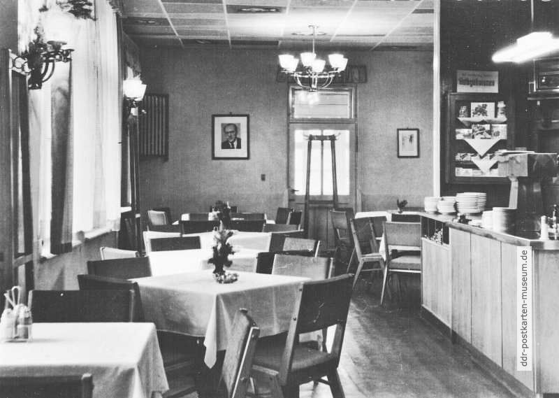 Bärenfels (Erzgebirge), Gastraum im HO-Hotel "Felsenburg" - 1962