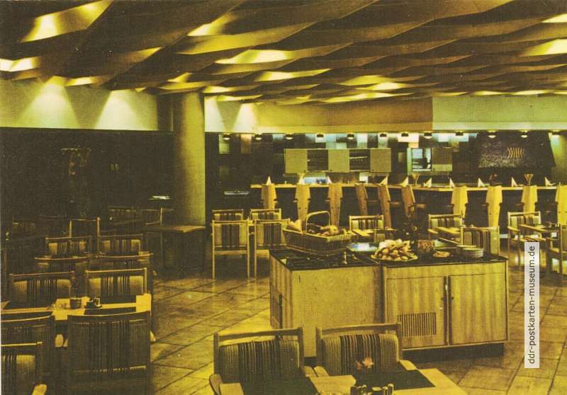 Karl-Marx-Stadt, Brasserie im Interhotel "Kongreß" - 1974