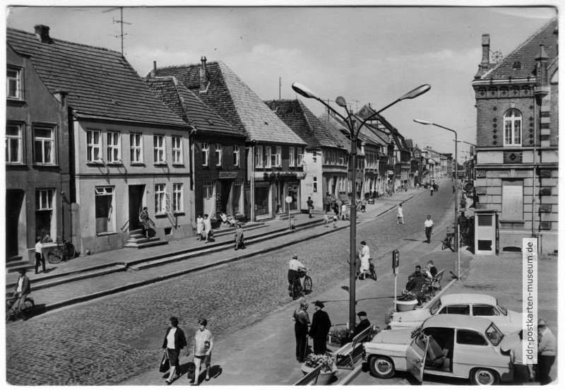 Blick in die Friedensstraße am Rathaus - 1969