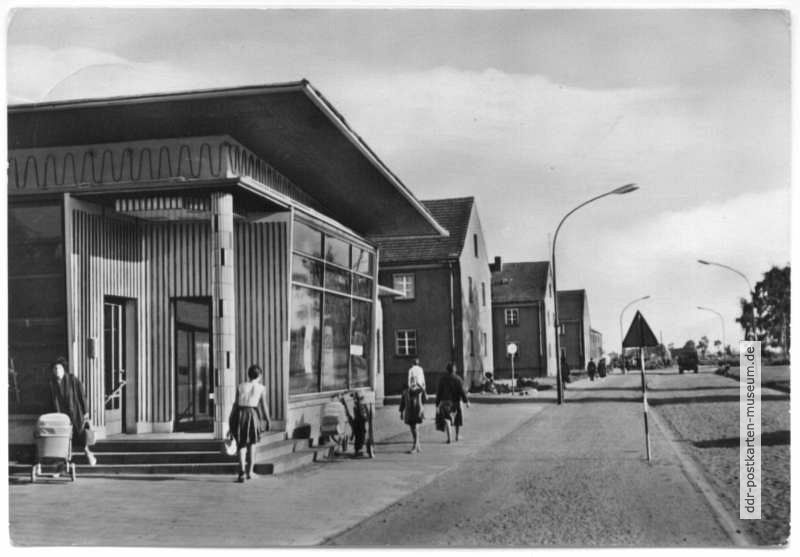 Kaufhalle in Grimmen-Südwest - 1965