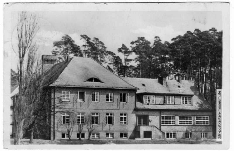 Hauptfront der Sportschule "Werner Seelenbinder" - 1956 / 1965