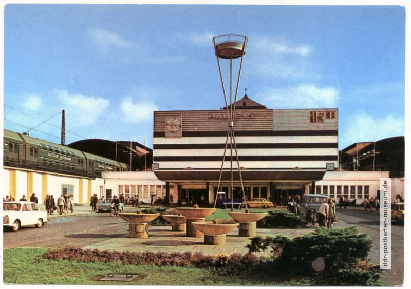 Platz vor dem Hauptbahnhof - 1975