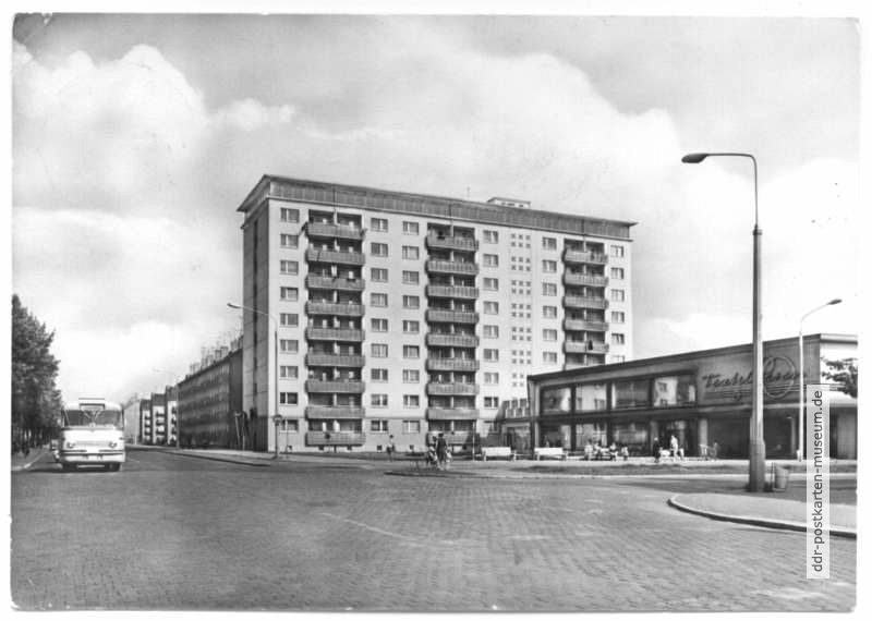 Hochhaus in der Paul-Suhr-Straße - 1966