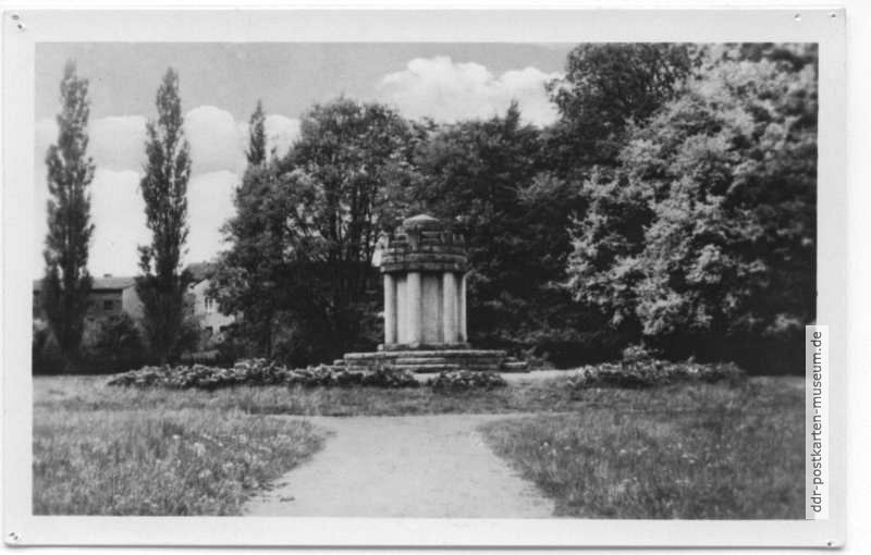 Gefallenen-Denkmal - 1953