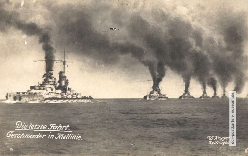 Fotopostkarte der Deutschen Marine, "Die letzte Fahrt. Geschwader in Kiellinie" - 1916