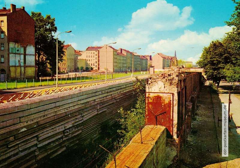 Berliner Mauer an der Bernauer Straße im Westberliner Bezirk Wedding - 1971