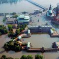Luftbild vom Hochwasser in Dresden 2002 mit Dresdener Zwinger