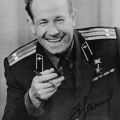 Kosmonaut Alexei Leonow umflog 1965 mit "Woschod 2" 17 mal die Erde und verließ als erster das Raumschiff - 1965