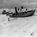 Fischerboote am verschneiten Ostseestrand - 1974