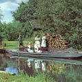 Sorbische Trachtenmädchen im Spreewald - 1976