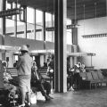 Abflughalle im Gebäude des Zentralflughafens Berlin-Schönefeld - 1963