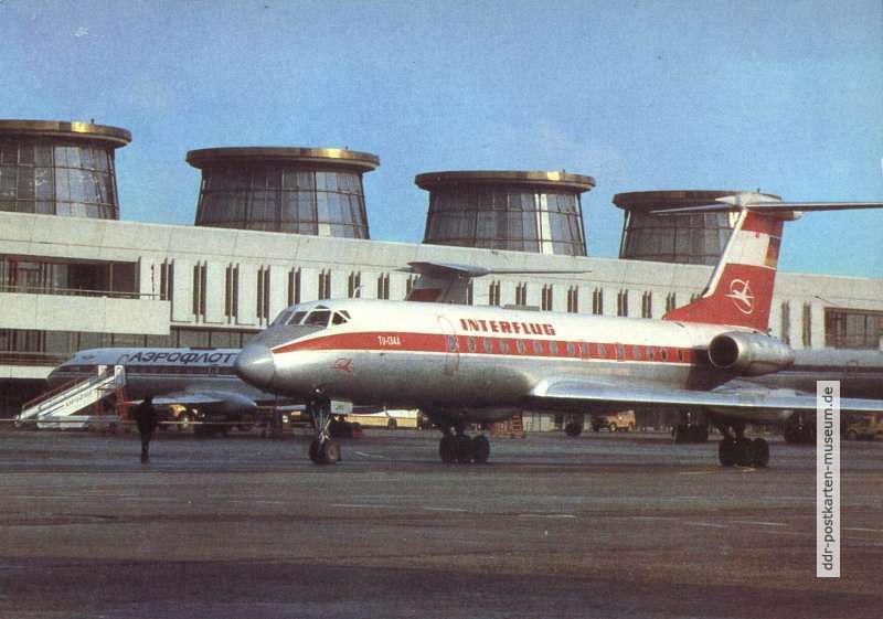 Interflug-Maschine "TU 134" auf dem Flughafen Leningrad - 1983