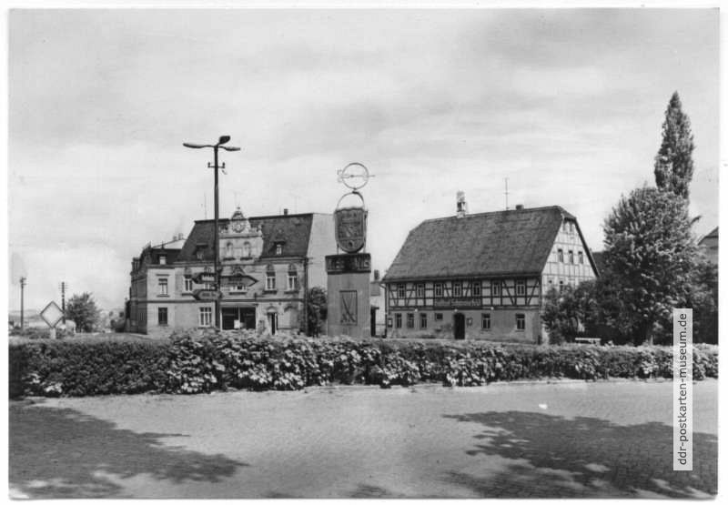 Gasthof  "Schwanefeld", Wappendenkmal - 1970