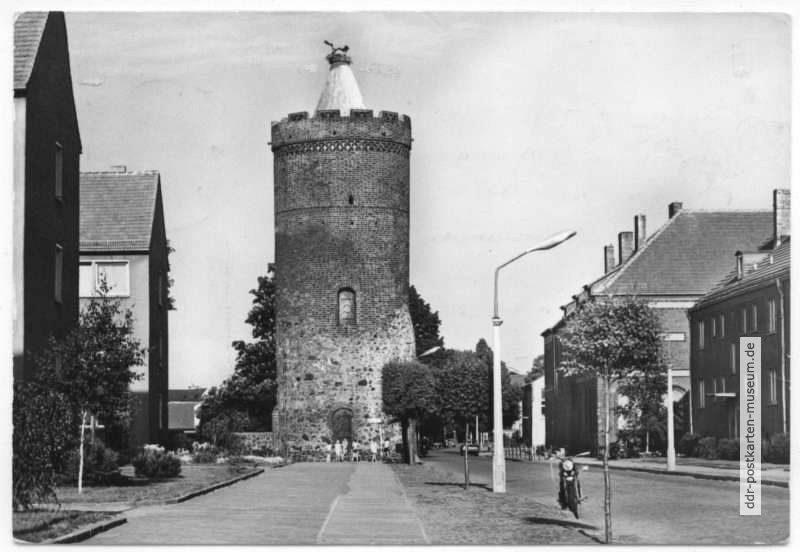 Storchenturm (Küstriner Tor) an der Ernst-Thälmann-Straße - 1972 / 1976