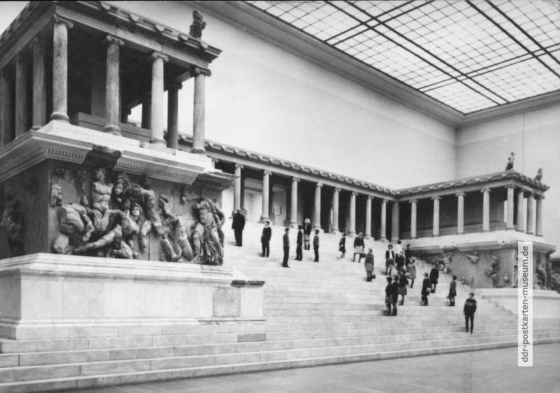 Pergamon-Altar im Pergamonmuseum - 1970