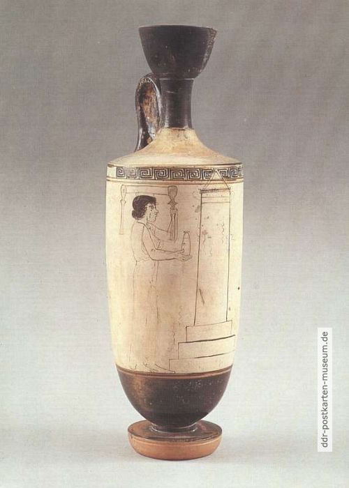 Antikensammlung - Lekythos: Dienerin mit Hocker und Alabastron (Attisch, um 450 v.u.Z.) - 1986