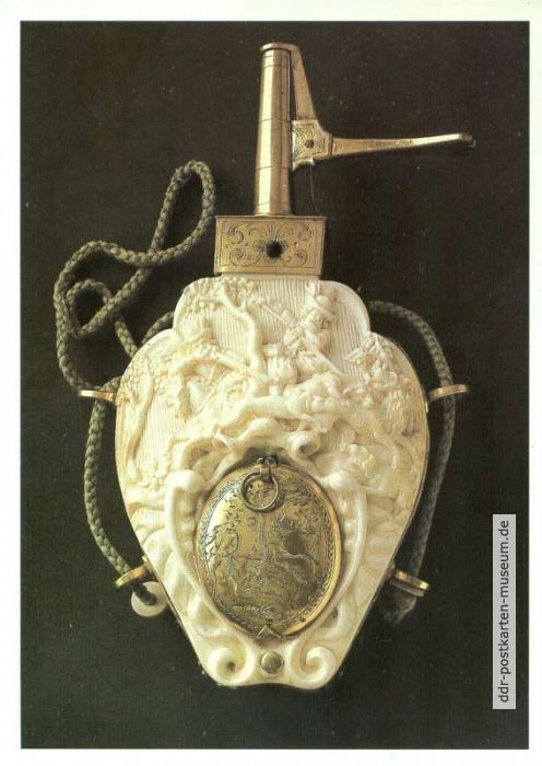 Historisches Museum Dresden - Pulverflasche aus Elfenbein mit Messingbeschlägen, Anfang 17.Jh., Augsburger Arbeit - 1987
