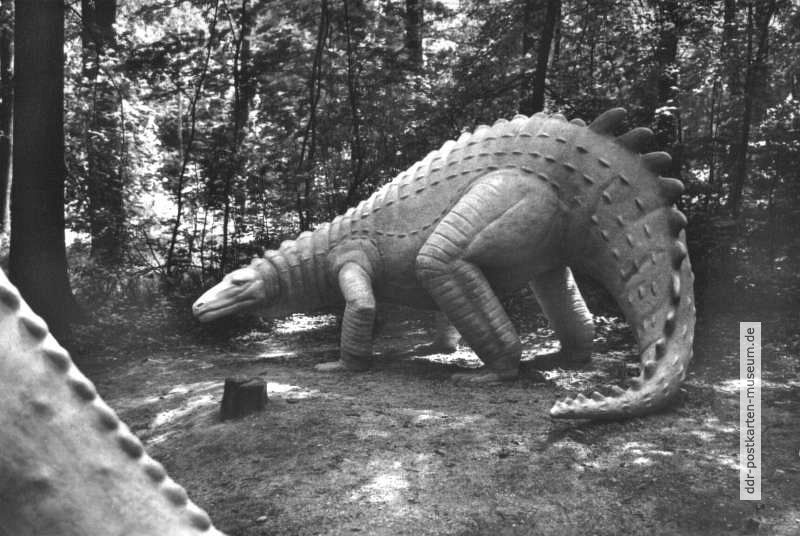Saurierparkanlage mit Scelidosaurus aus der Jurazeit - 1983