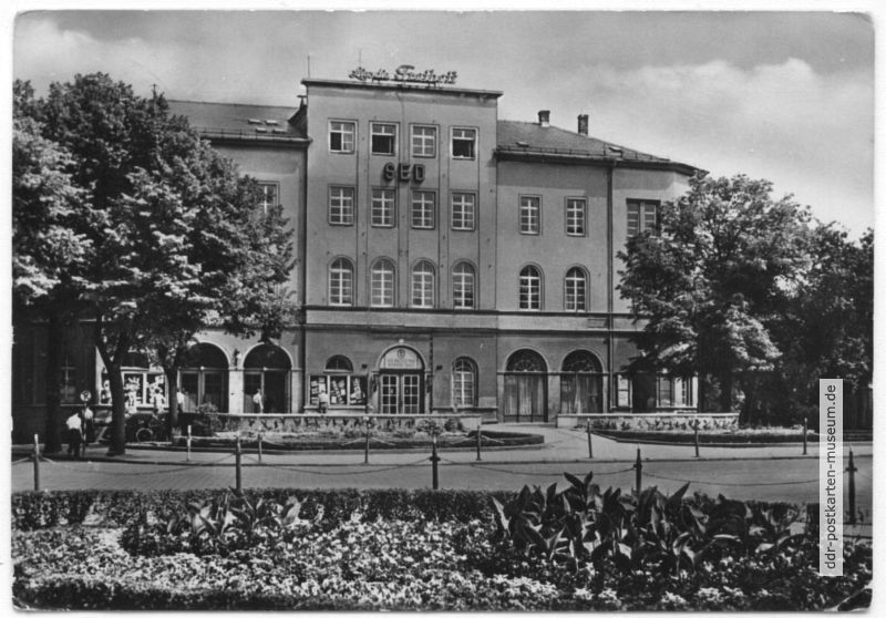 "Haus des Volkes" mit SED-Kreisleitung am Platz der Einheit - 1961