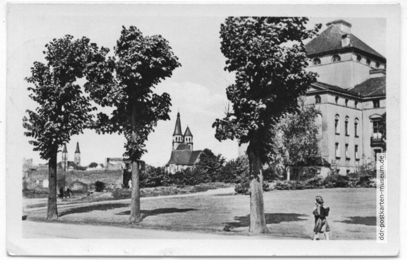 Blick zum Stadttheater, Blasiikirche und Dom - 1953
