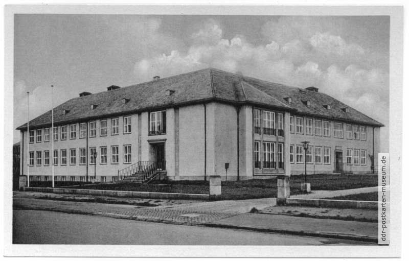 Poliklinik des Kunstseidenwerk Pirna - 1956