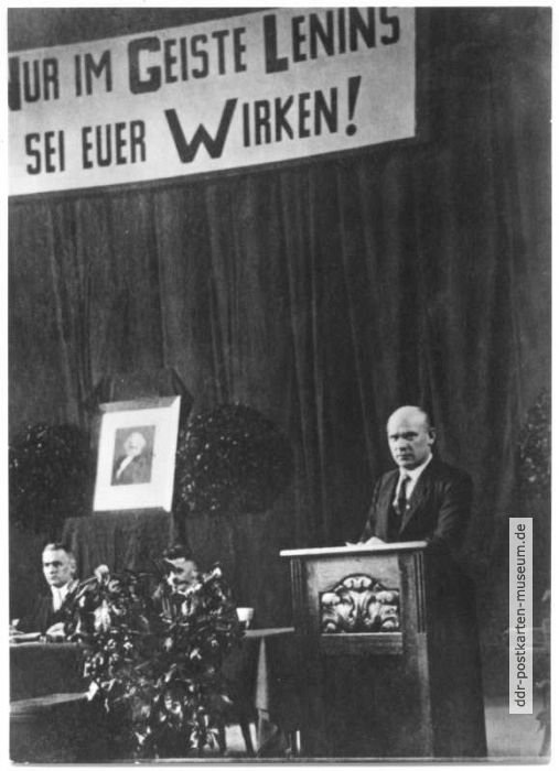 Ernst Thälmann spricht zu den Delegierten des 11. KPD-Parteitages 1927 in Essen - 1974