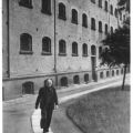 Ernst Thälmann im Mai 1934 auf dem Hof des Untersuchungsgefängnis in Berlin-Moabit - 1974